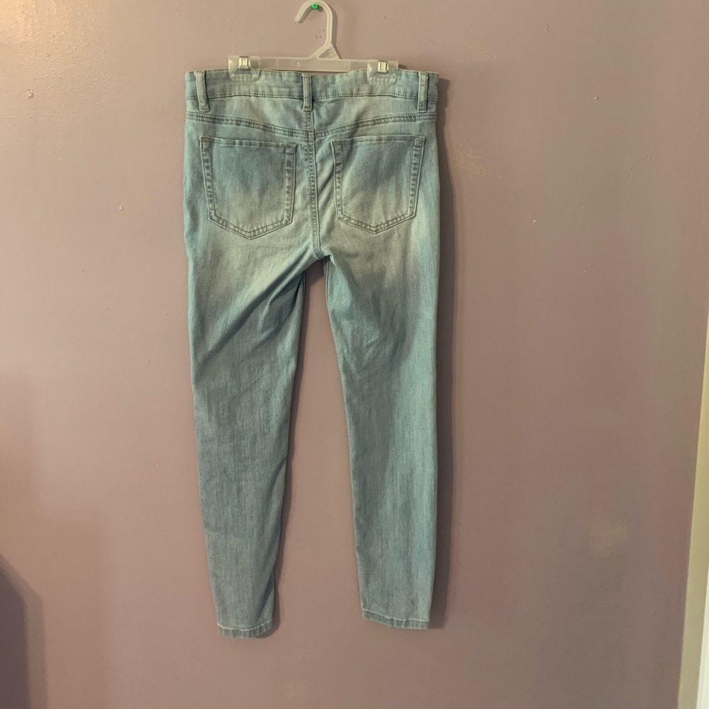 Women’s light wash skinny jeans